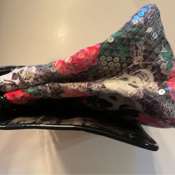 Betsey Johnson Sequin Skull Rose Chain Stap bag/purse - Picture 14 of 15